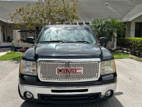 Used 2007 GMC Sierra 1500 SLE w/ Z71 Off-Road Package image 2