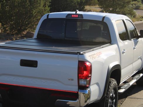 Used 2017 Toyota Tacoma TRD Off-Road w/ Tow Package (A/T) AWD/4WD image 6