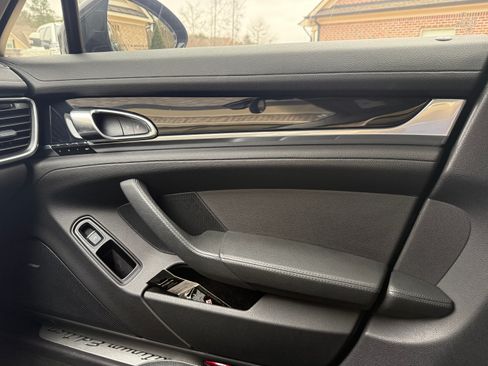 Used 2013 Porsche Panamera image 19