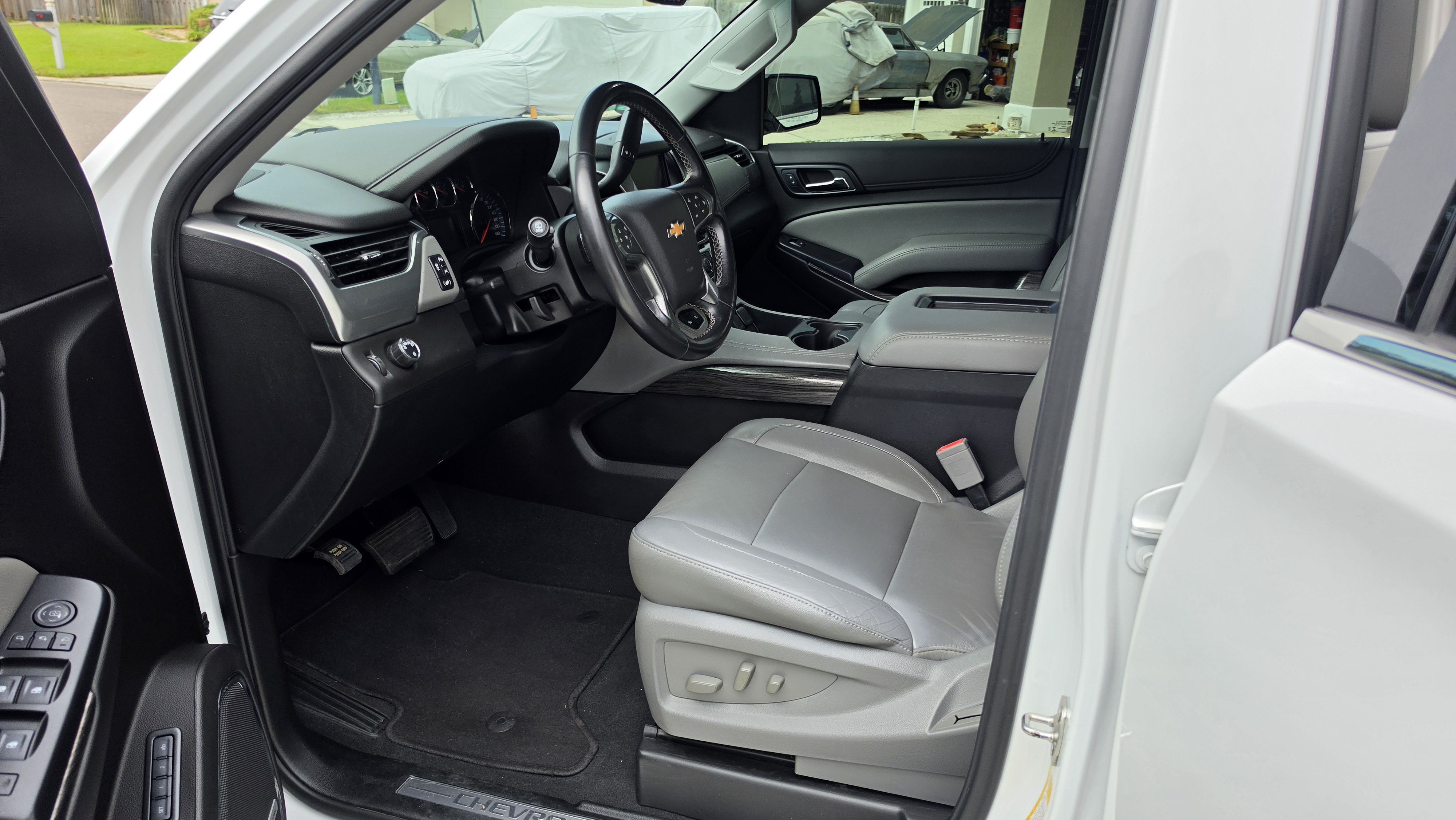 Used 2019 Chevrolet Suburban LT RWD image 11