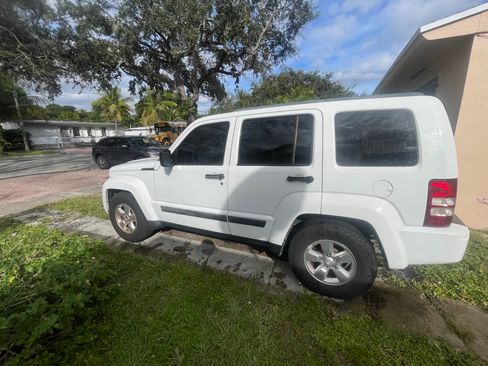 Used 2012 Jeep Liberty Sport image 5