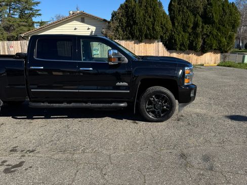 Used 2018 Chevrolet Silverado 2500 High Country image 4