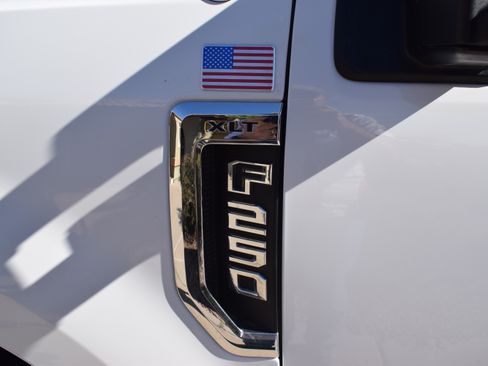 Used 2020 Ford F250 XLT w/ FX4 Off-Road Package image 12