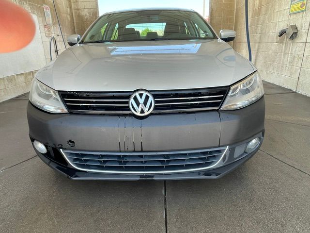 Used 2012 Volkswagen Jetta TDI FWD image 2