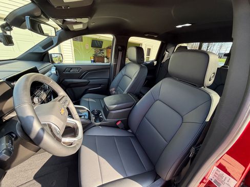 Used 2024 Chevrolet Colorado LT w/ LT Convenience Package III image 22