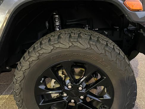 Used 2021 Jeep Gladiator Overland image 14