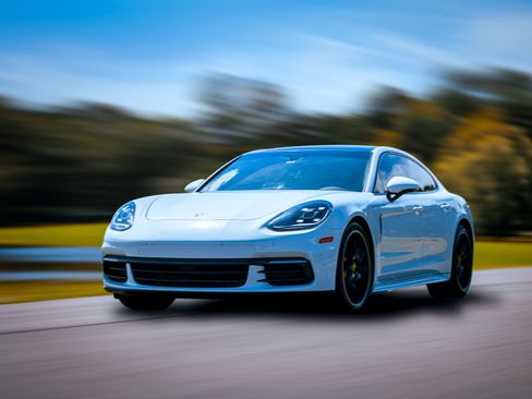Used 2018 Porsche Panamera image 1