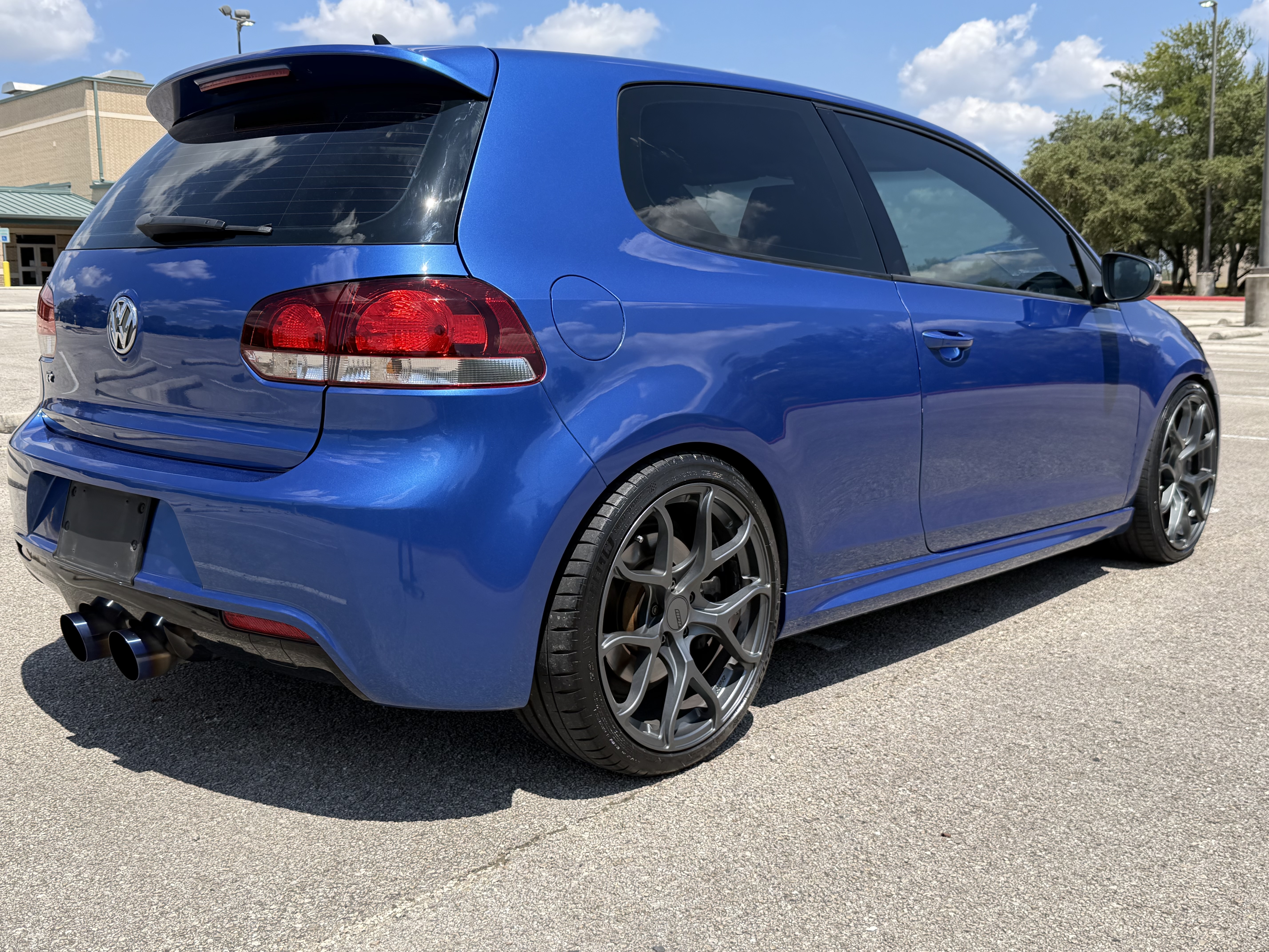 Used 2012 Volkswagen Golf R 2-Door AWD/4WD image 8