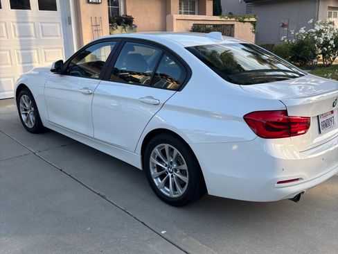 Used 2017 BMW 320i Sedan RWD image 2