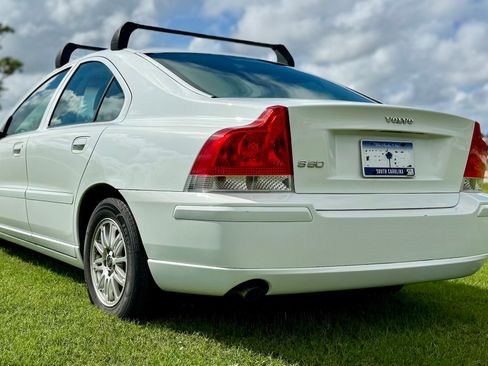 Used 2005 Volvo S60 2.4 image 2