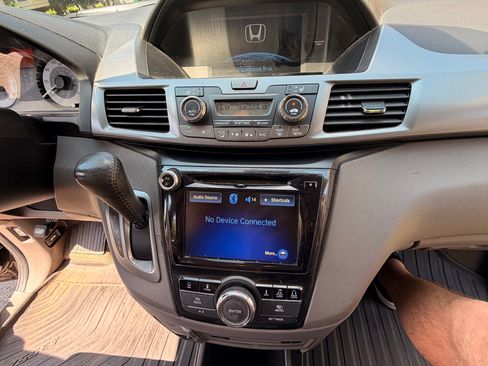 Used 2014 Honda Odyssey Touring Elite image 16