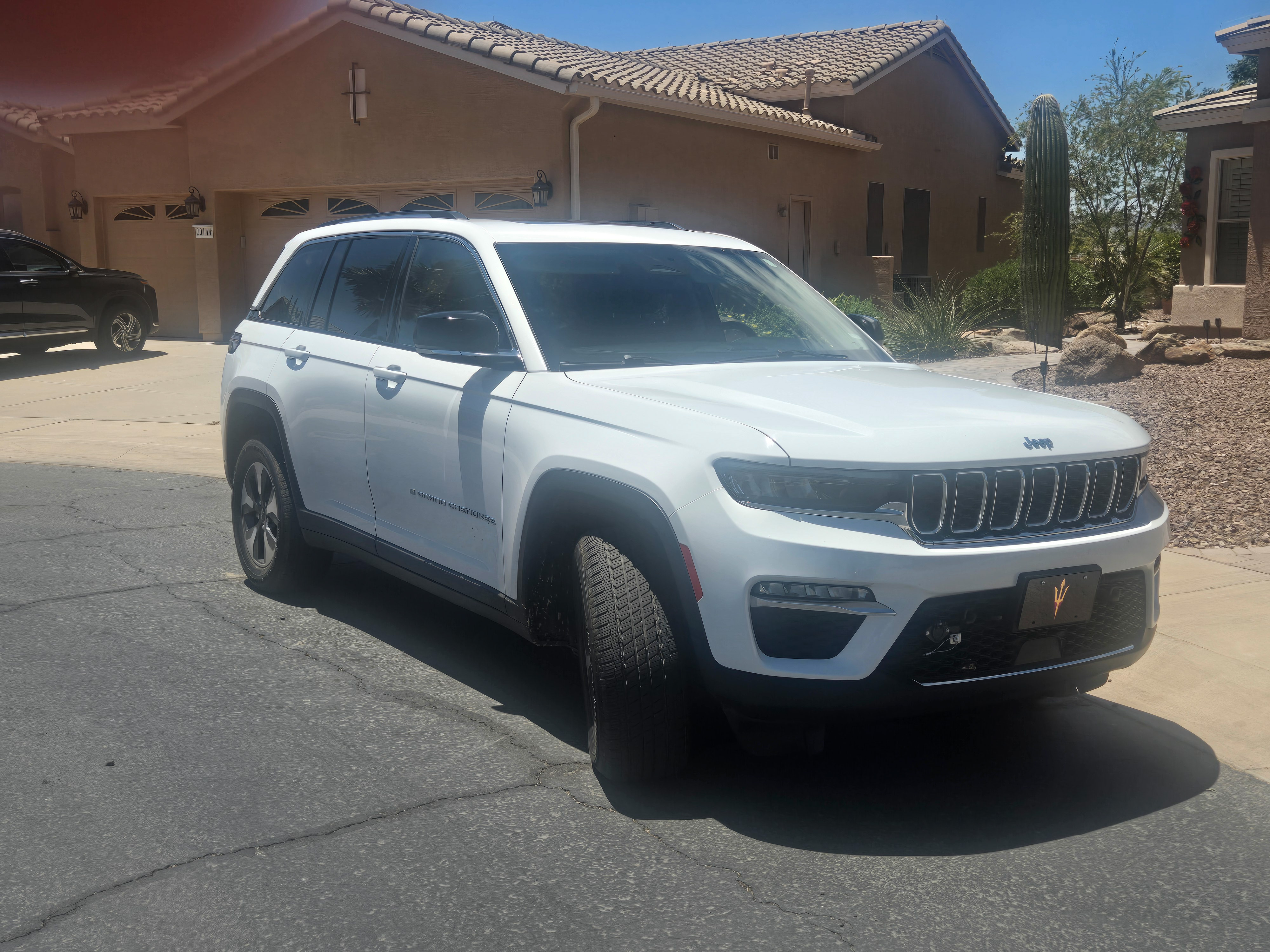 Used 2023 Jeep Grand Cherokee 4WD 4xe image 1