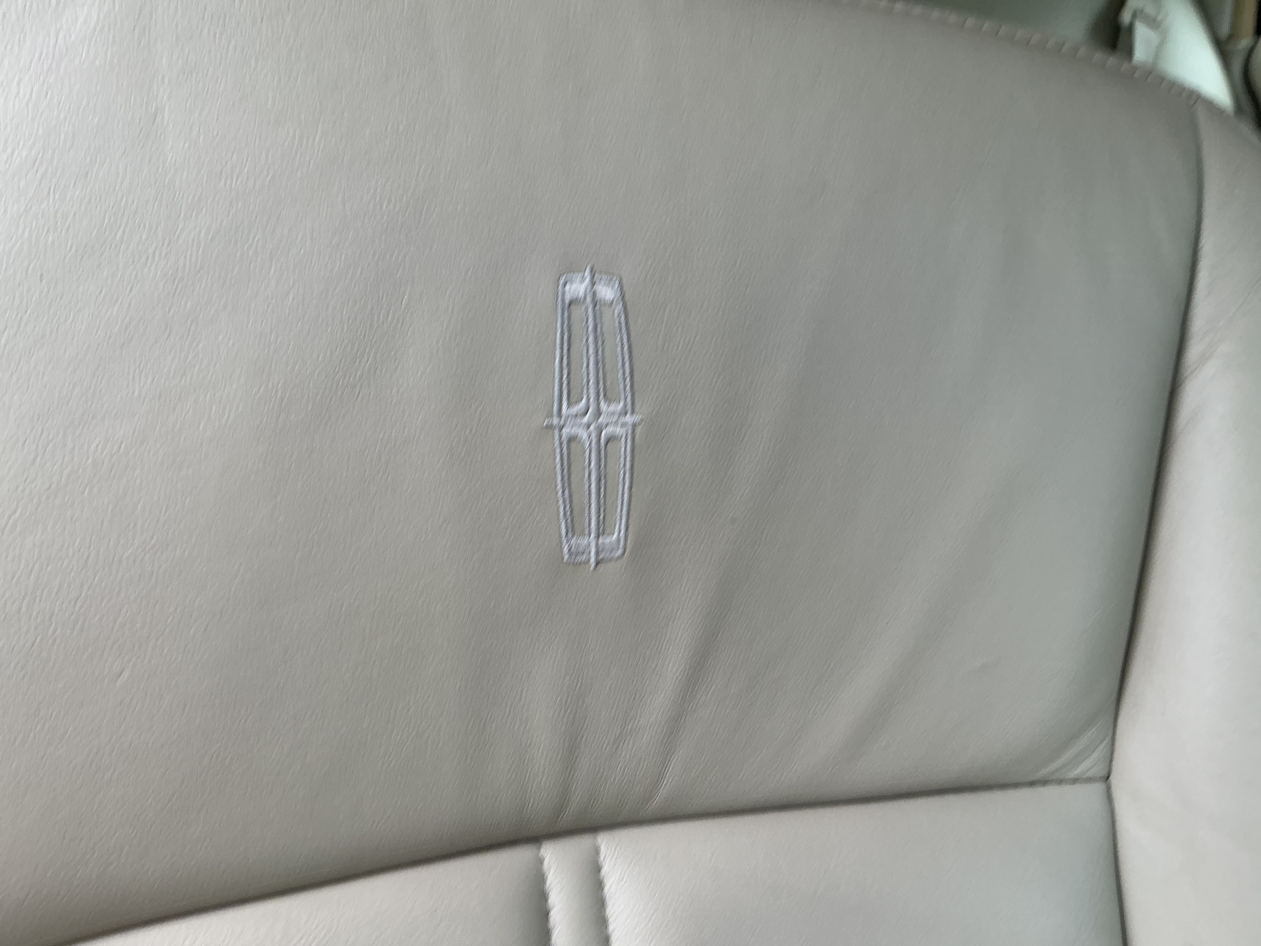 Used 2009 Lincoln Town Car Signature Limited RWD image 13