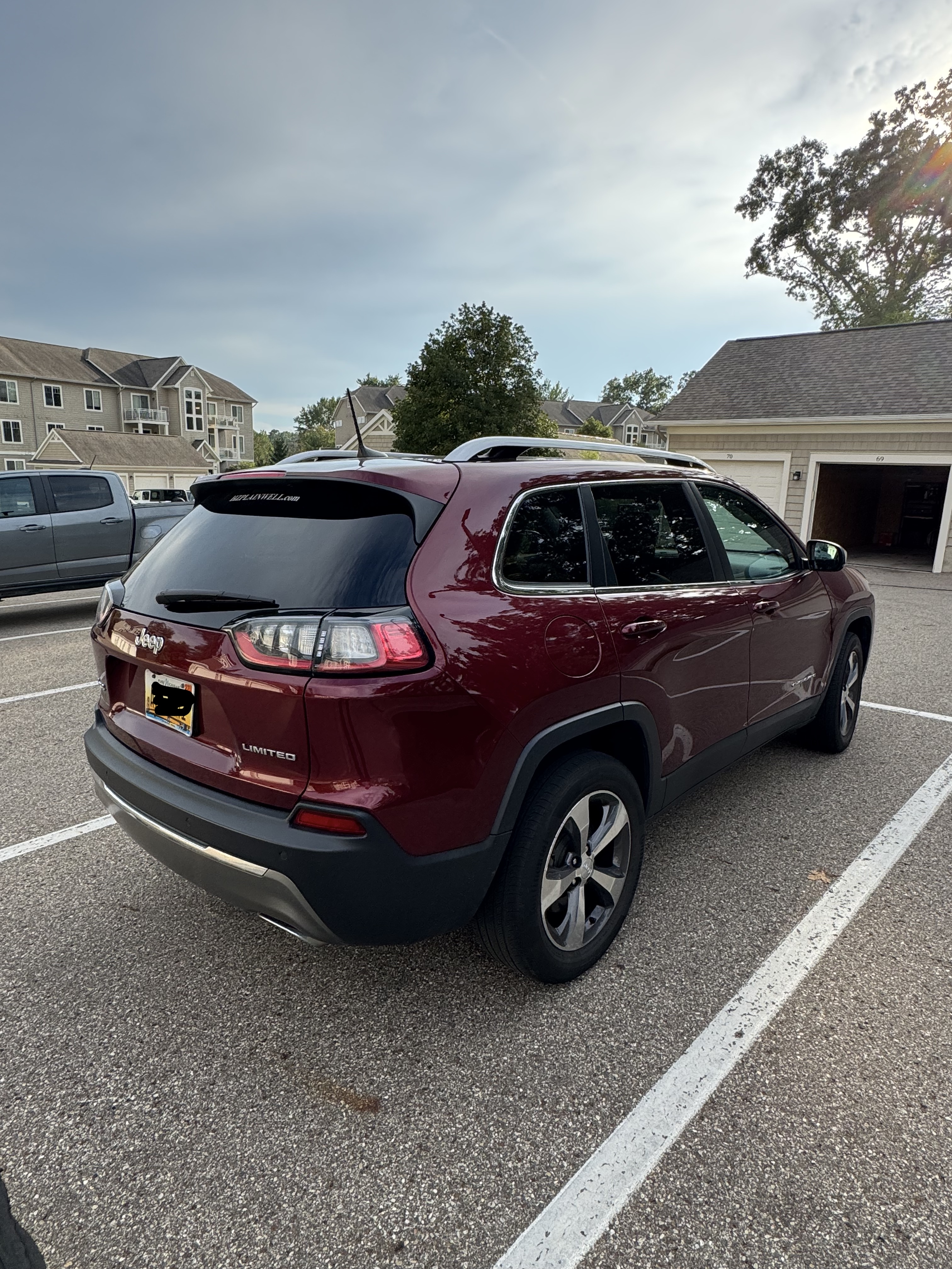 Used 2019 Jeep Cherokee Limited AWD/4WD image 5