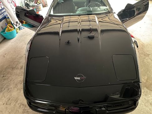 Used 1992 Chevrolet Corvette Coupe RWD image 2