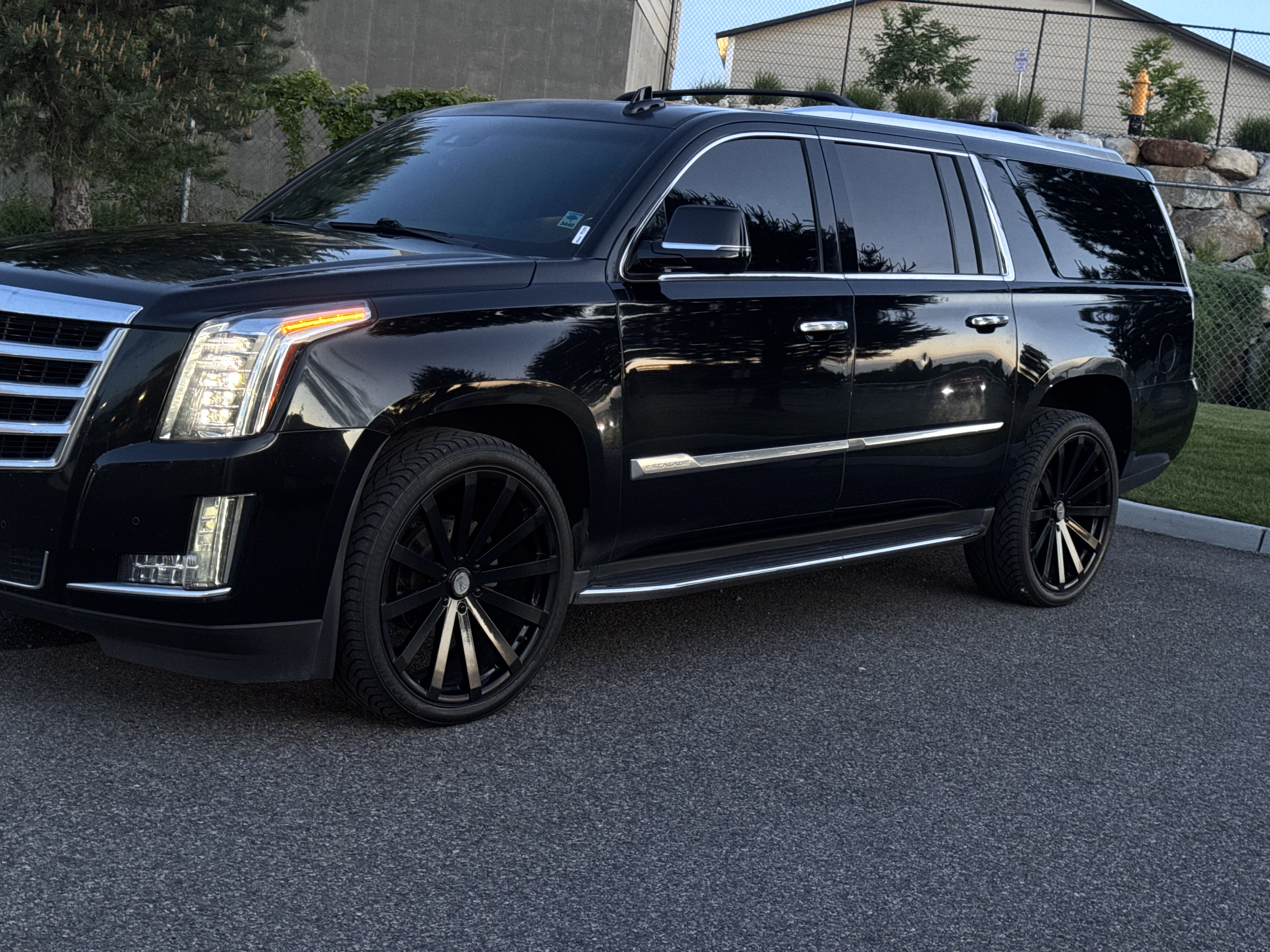 Used 2016 Cadillac Escalade ESV Premium AWD/4WD image 22