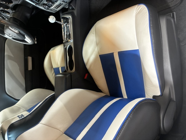 Used 2011 Dodge Challenger SRT8 w/ SRT Option Group II RWD image 17