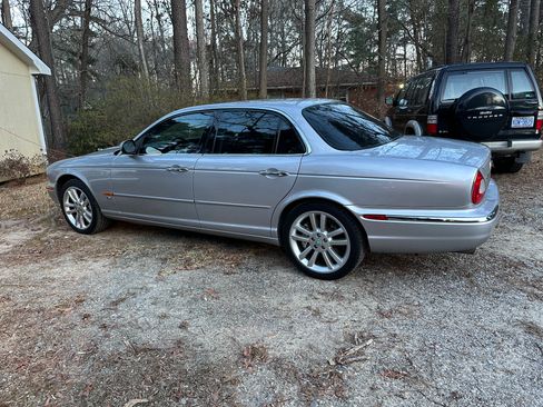 Used 2005 Jaguar XJ8 image 4