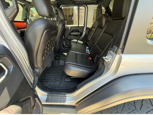 Used 2018 Jeep Wrangler Unlimited Rubicon AWD/4WD image 14