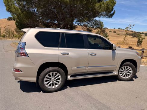 Used 2016 Lexus GX 460 w/ Premium Package AWD/4WD image 20
