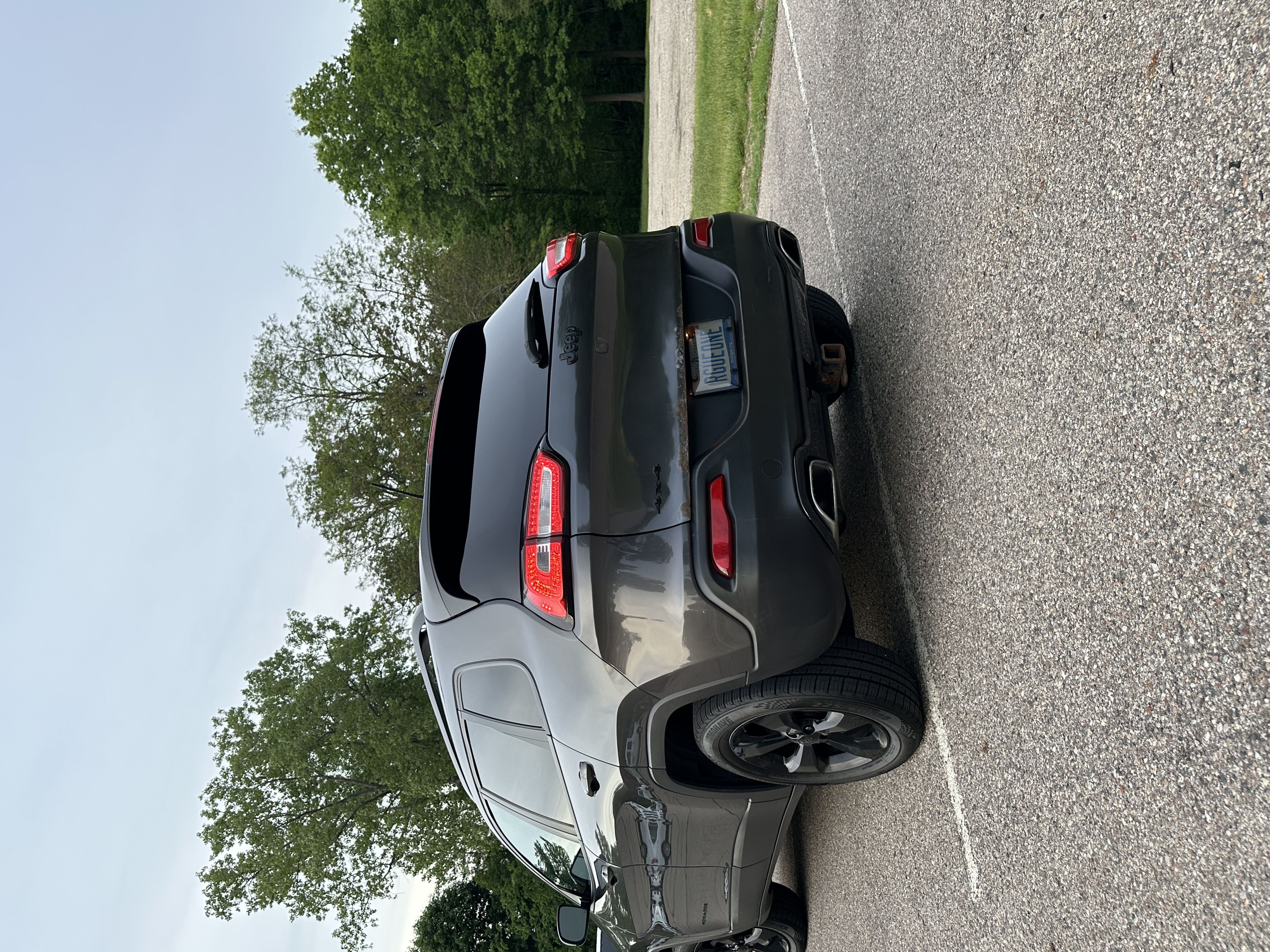 Used 2016 Jeep Cherokee Latitude w/ Cold Weather Group AWD/4WD image 4