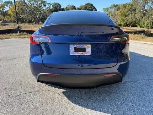 Used 2022 Tesla Model Y Long Range image 4