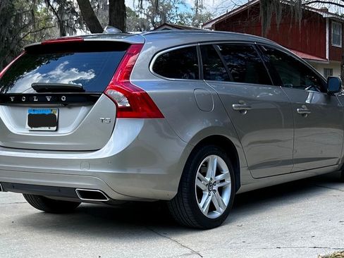 Used 2015 Volvo V60 T5 Premier Plus image 10