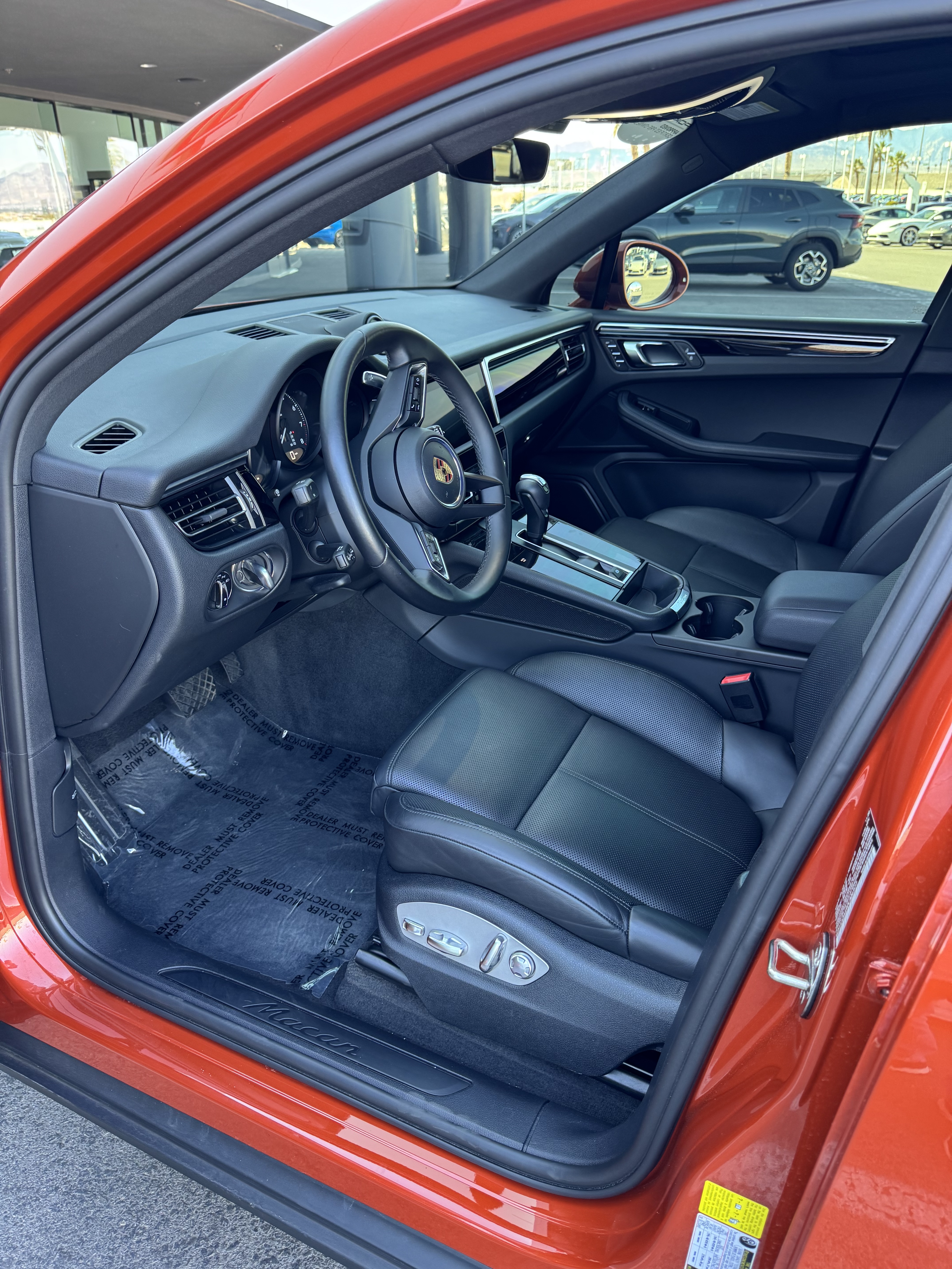 Used 2023 Porsche Macan AWD/4WD image 3