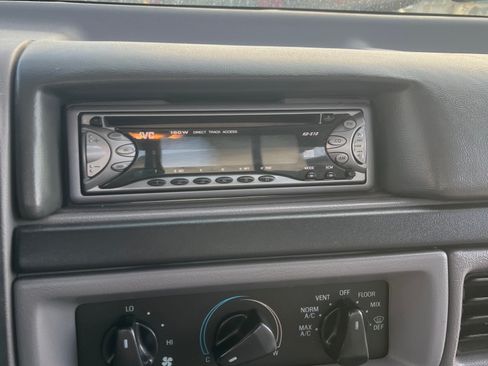 Used 1996 Ford F150 4x4 Regular Cab image 6