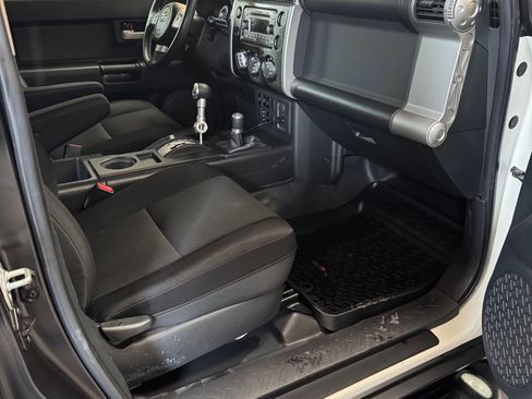 Used 2014 Toyota FJ Cruiser Sport Utility 2D image 18