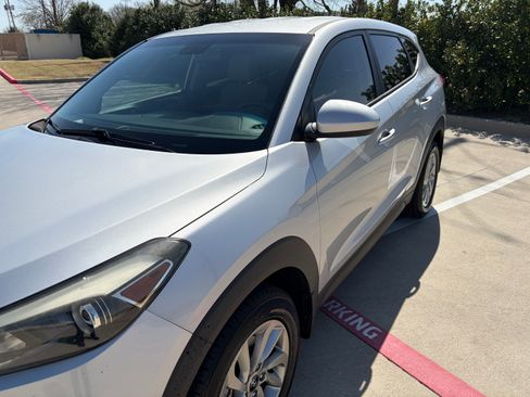 Used 2016 Hyundai Tucson SE image 2
