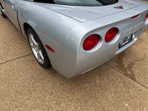 Used 2000 Chevrolet Corvette Coupe image 10
