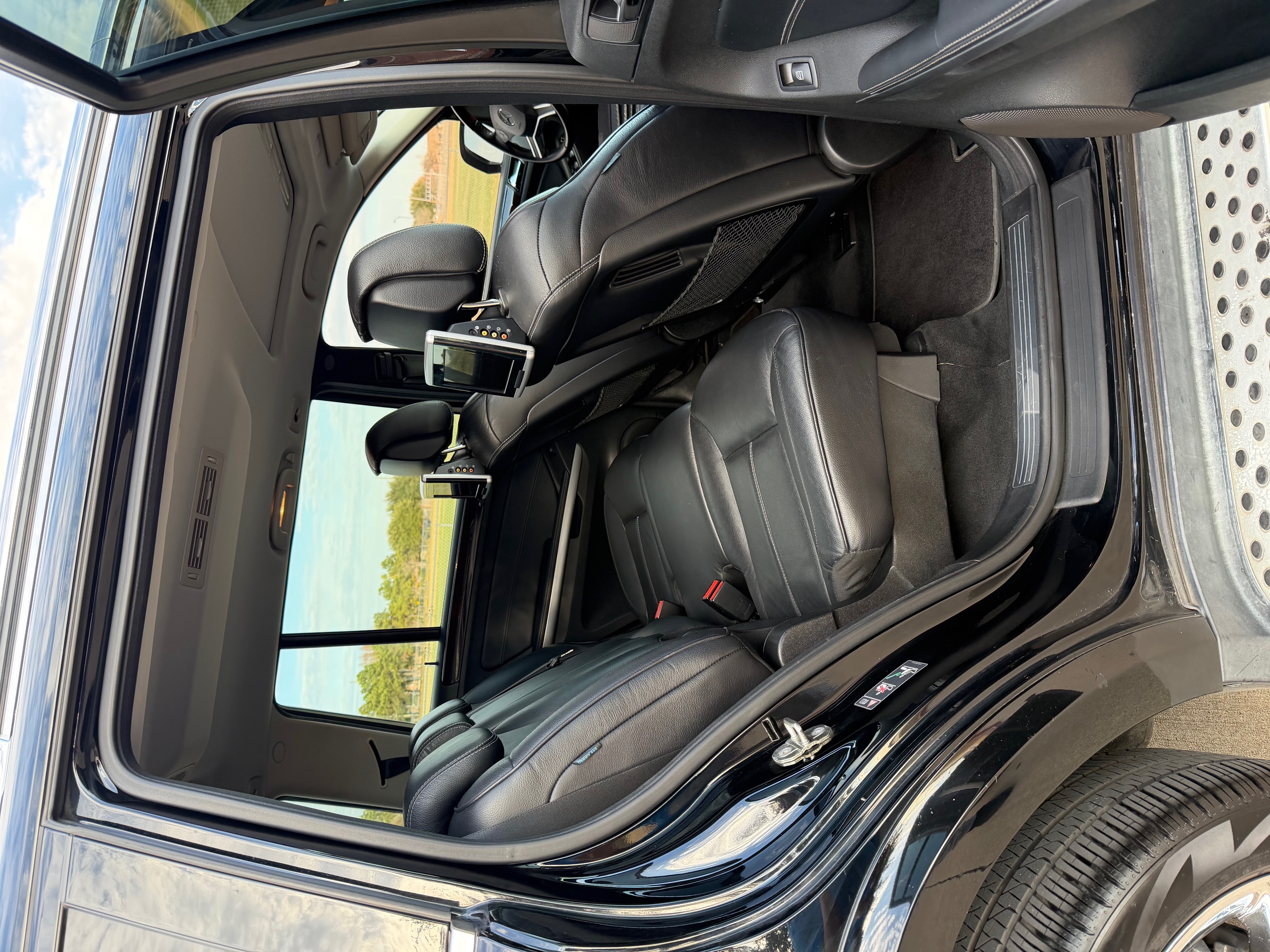 Used 2010 Mercedes-Benz GL 550 4MATIC image 19