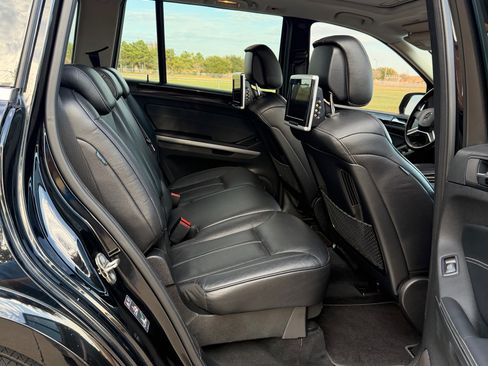 Used 2010 Mercedes-Benz GL 550 4MATIC image 19
