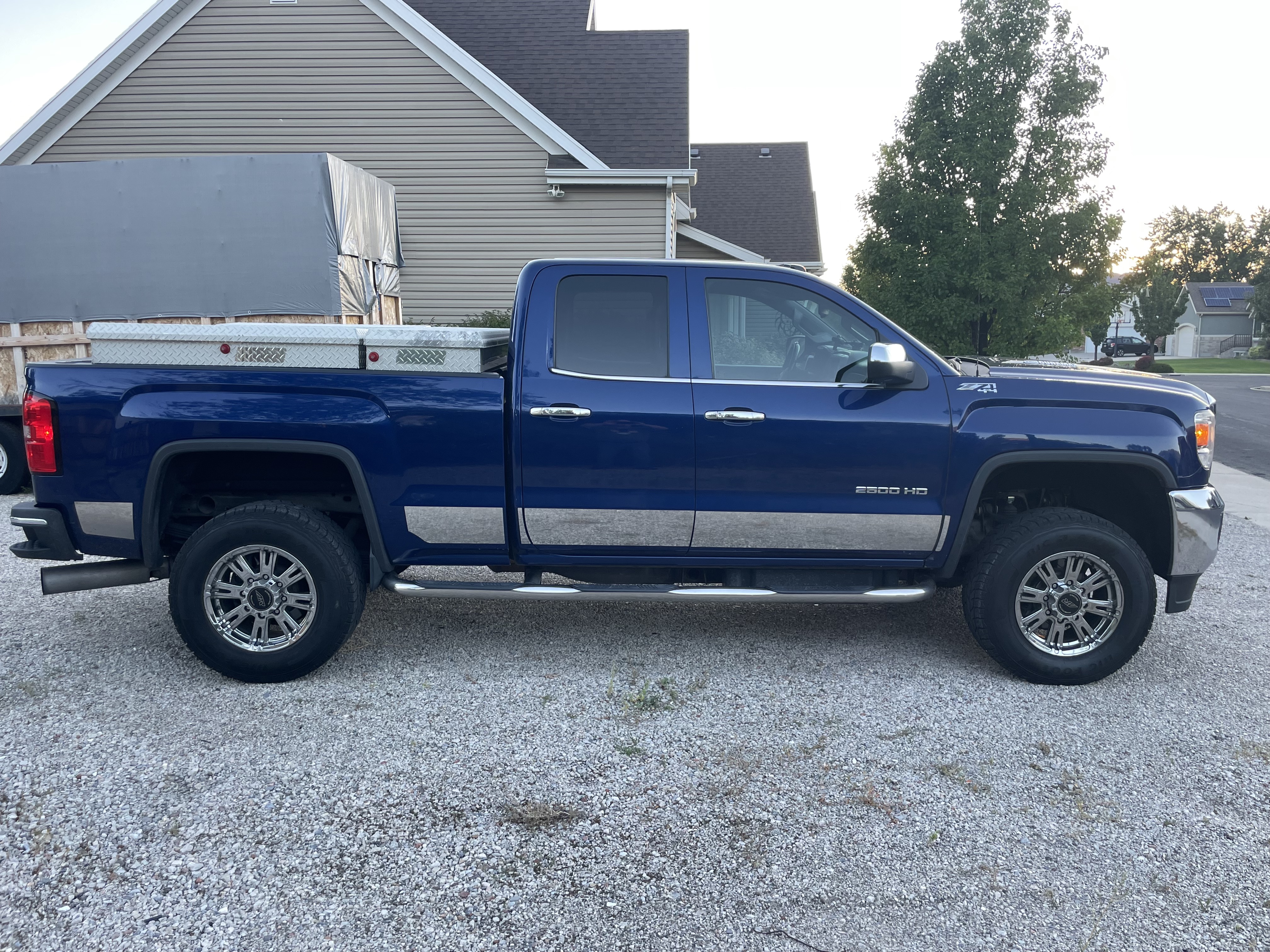 Used 2015 GMC Sierra 2500 SLT w/ Driver Alert Package AWD/4WD image 6