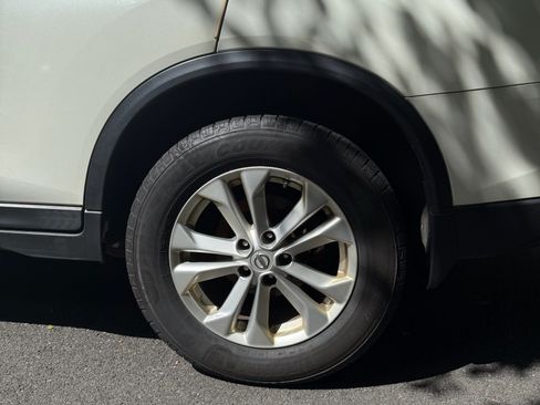 Used 2015 Nissan Rogue SV w/ SV Premium Package image 13