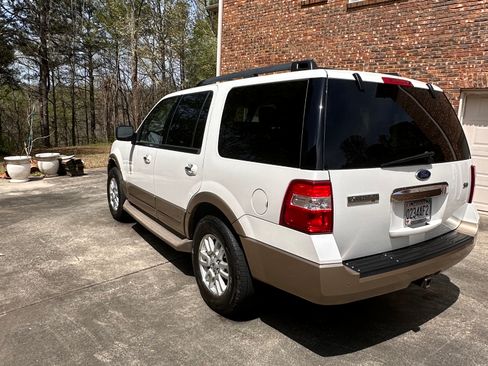 Used 2011 Ford Expedition XLT w/ 202A Rapid Spec Order Code image 5