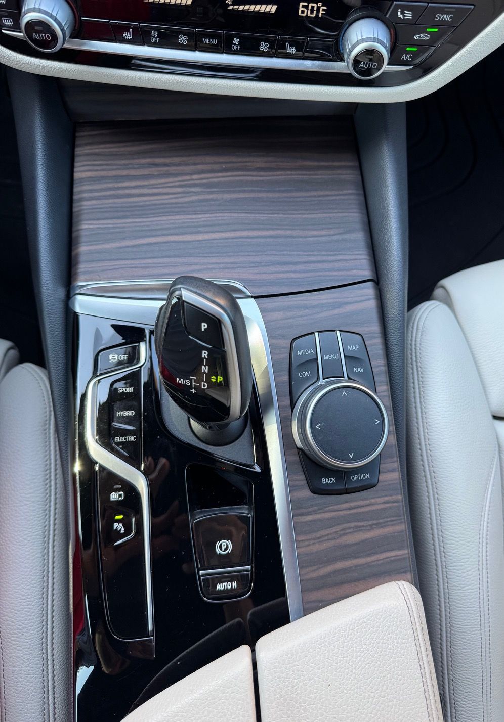 Used 2021 BMW 530e w/ Premium Package RWD image 9