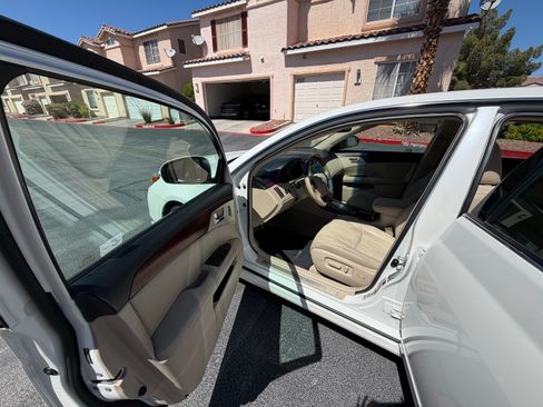 Used 2011 Toyota Avalon Limited image 9