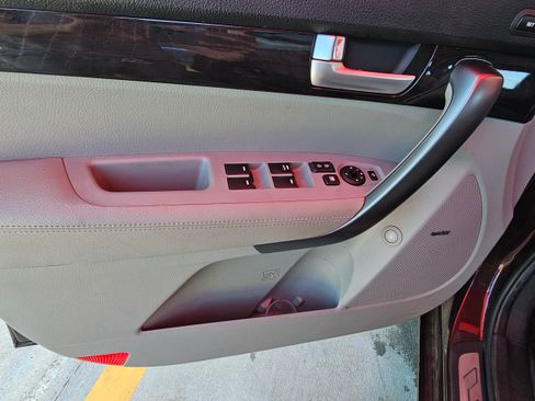 Used 2015 Kia Sorento SX image 20