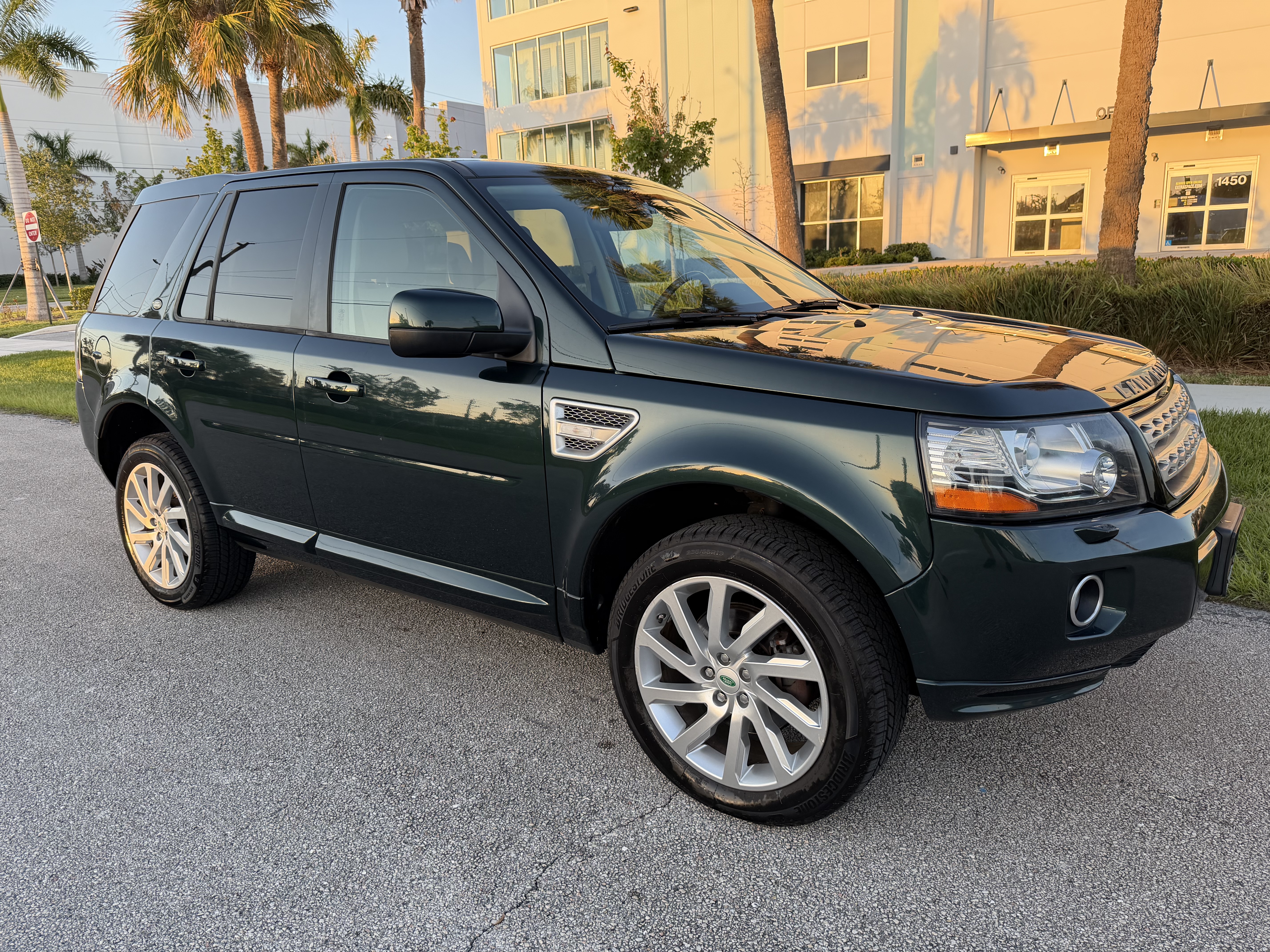 Used 2013 Land Rover LR2 AWD/4WD image 5