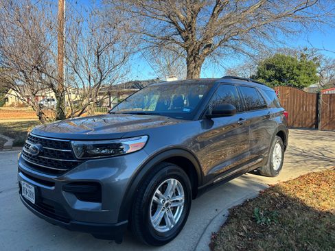 Used 2021 Ford Explorer XLT image 16