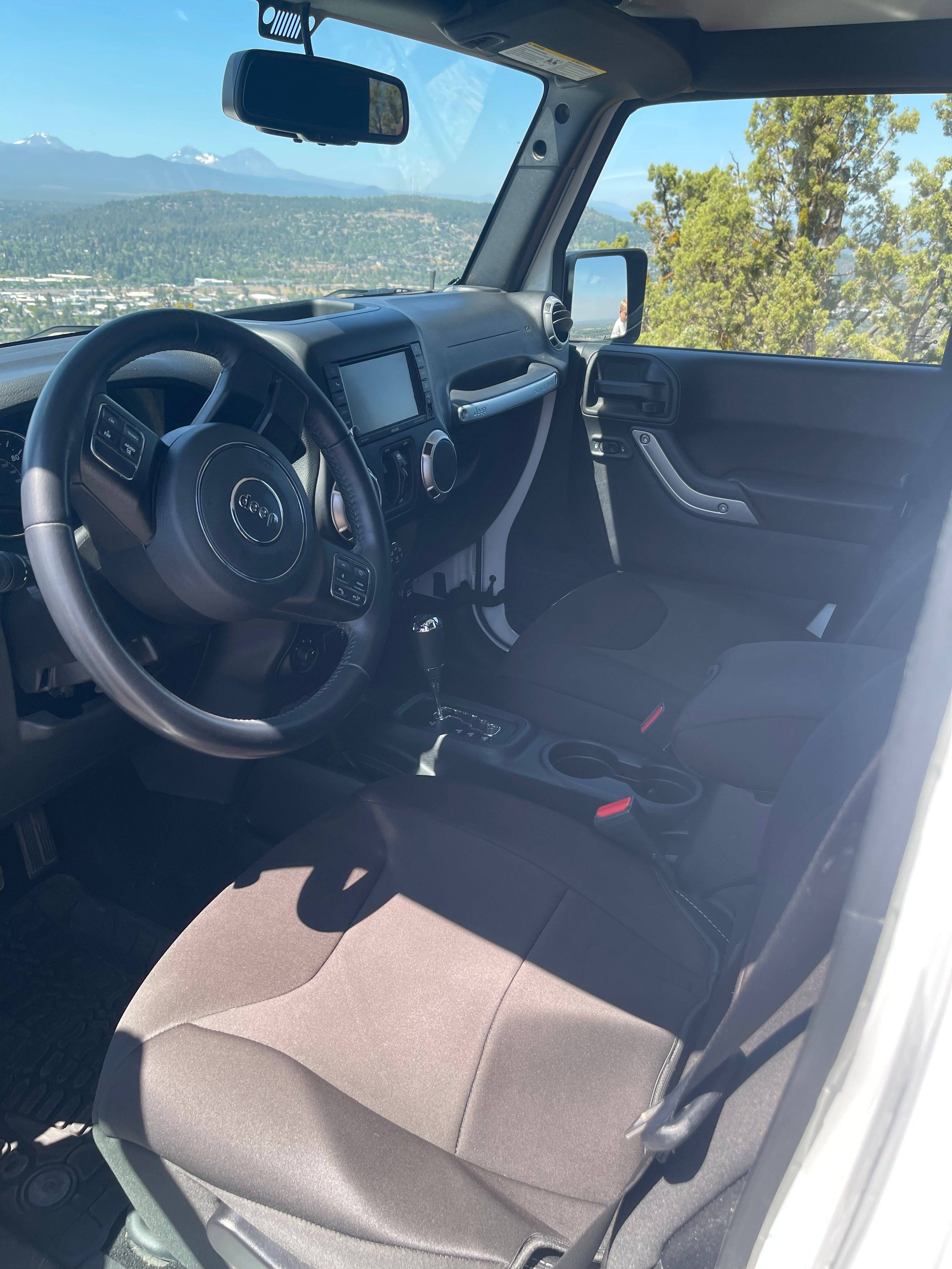 Used 2018 Jeep Wrangler Unlimited Rubicon w/ Connectivity Group AWD/4WD image 10