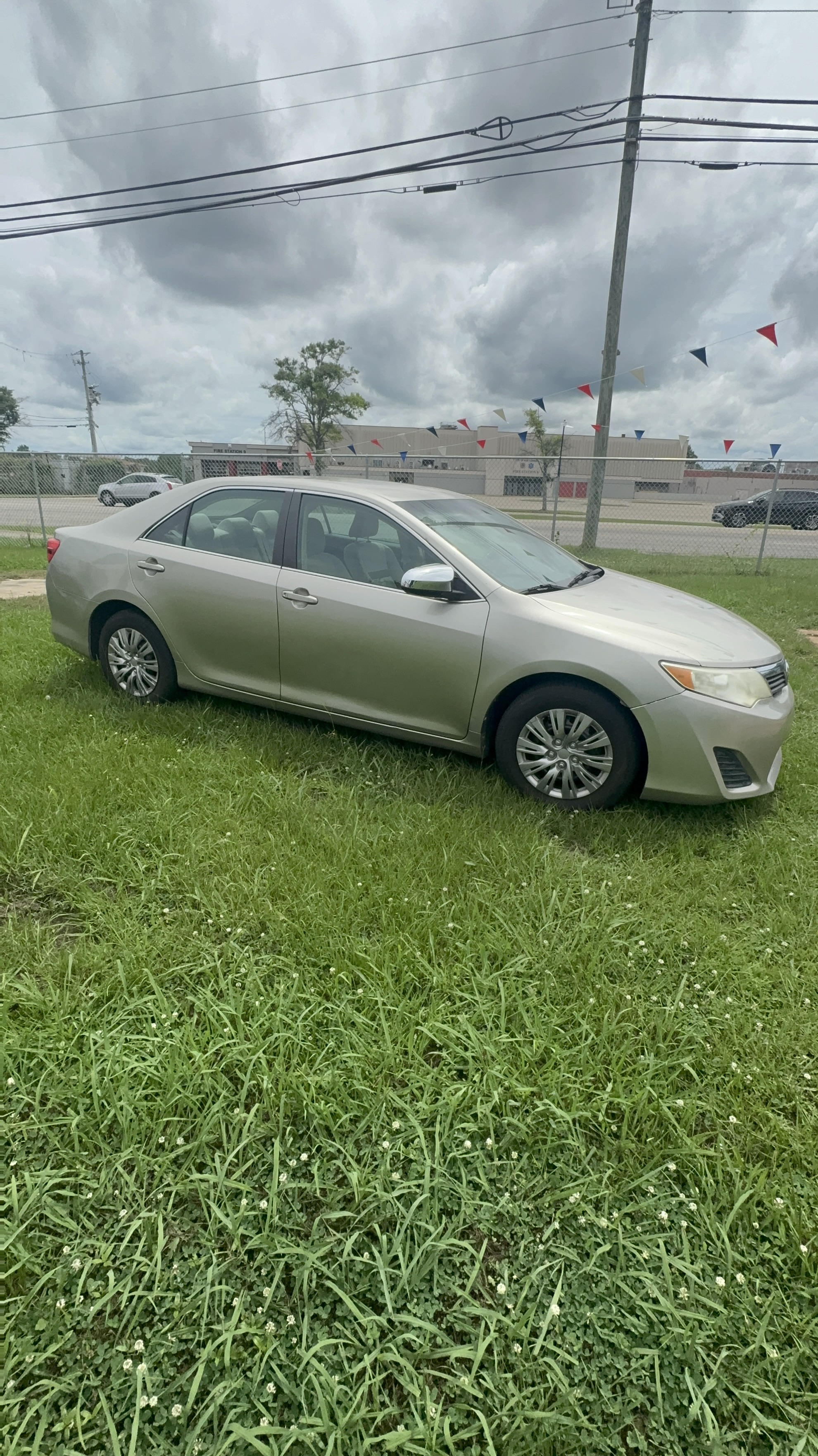 Used 2014 Toyota Camry FWD image 2