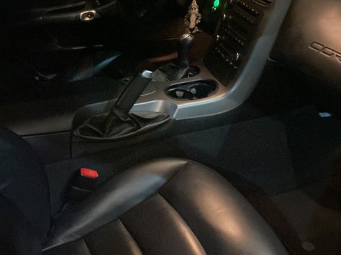 Used 2006 Chevrolet Corvette Coupe 2D image 16