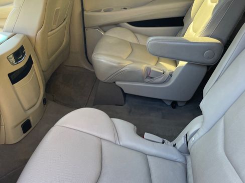 Used 2019 Cadillac Escalade ESV Luxury image 8