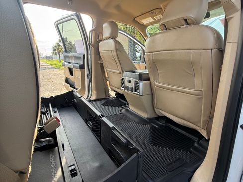 Used 2017 Ford F350 Lariat w/ Lariat Value Package AWD/4WD image 11