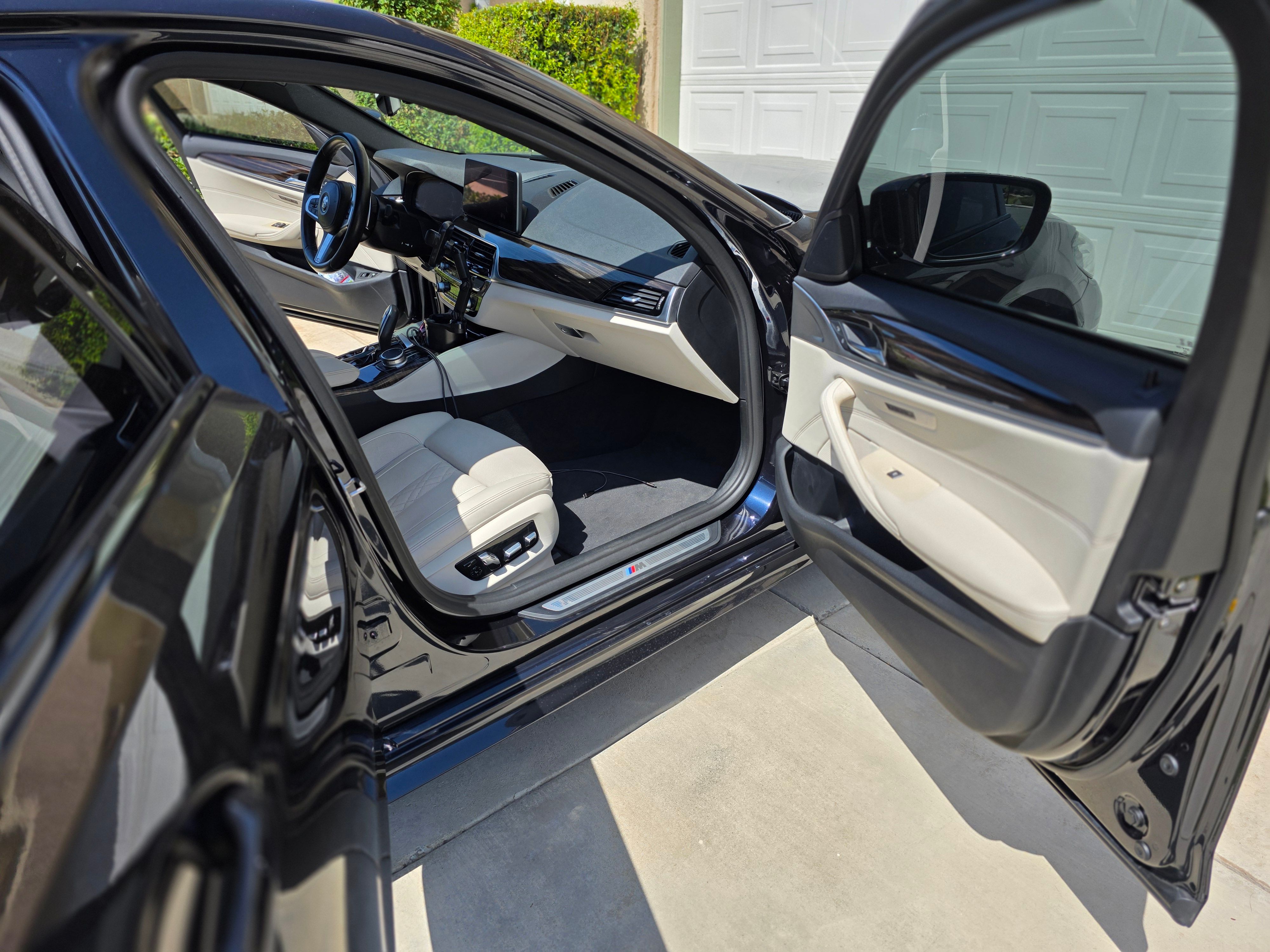 Used 2022 BMW 530e w/ M Sport Package RWD image 11