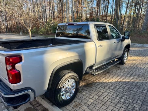 Used 2022 Chevrolet Silverado 2500 LT w/ Convenience Package image 6