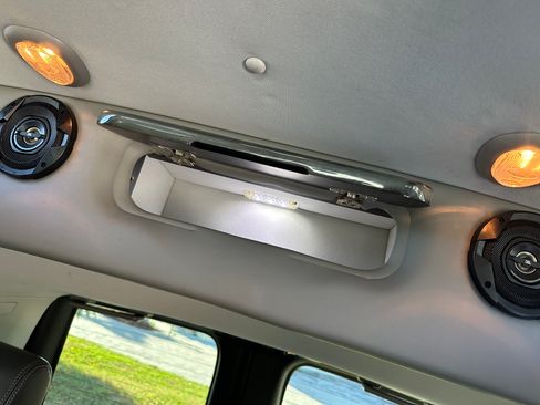 Used 2017 Mercedes-Benz Metris Passenger image 21